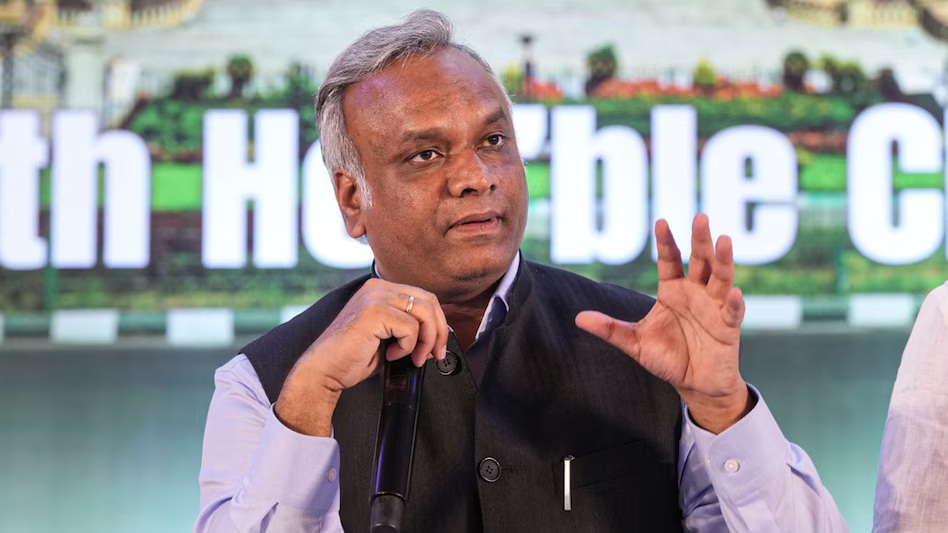 “प्रियांक खरगे की बड़ी मांग: कर्नाटक में RSS गतिविधियों में शामिल सरकारी कर्मचारियों पर सख्त कार्रवाई की जाए, CM सिद्धारमैया को लिखा पत्र – कर्नाटक सिविल सेवा नियम 2021 का उल्लंघन रोकने के लिए उठाया कदम”