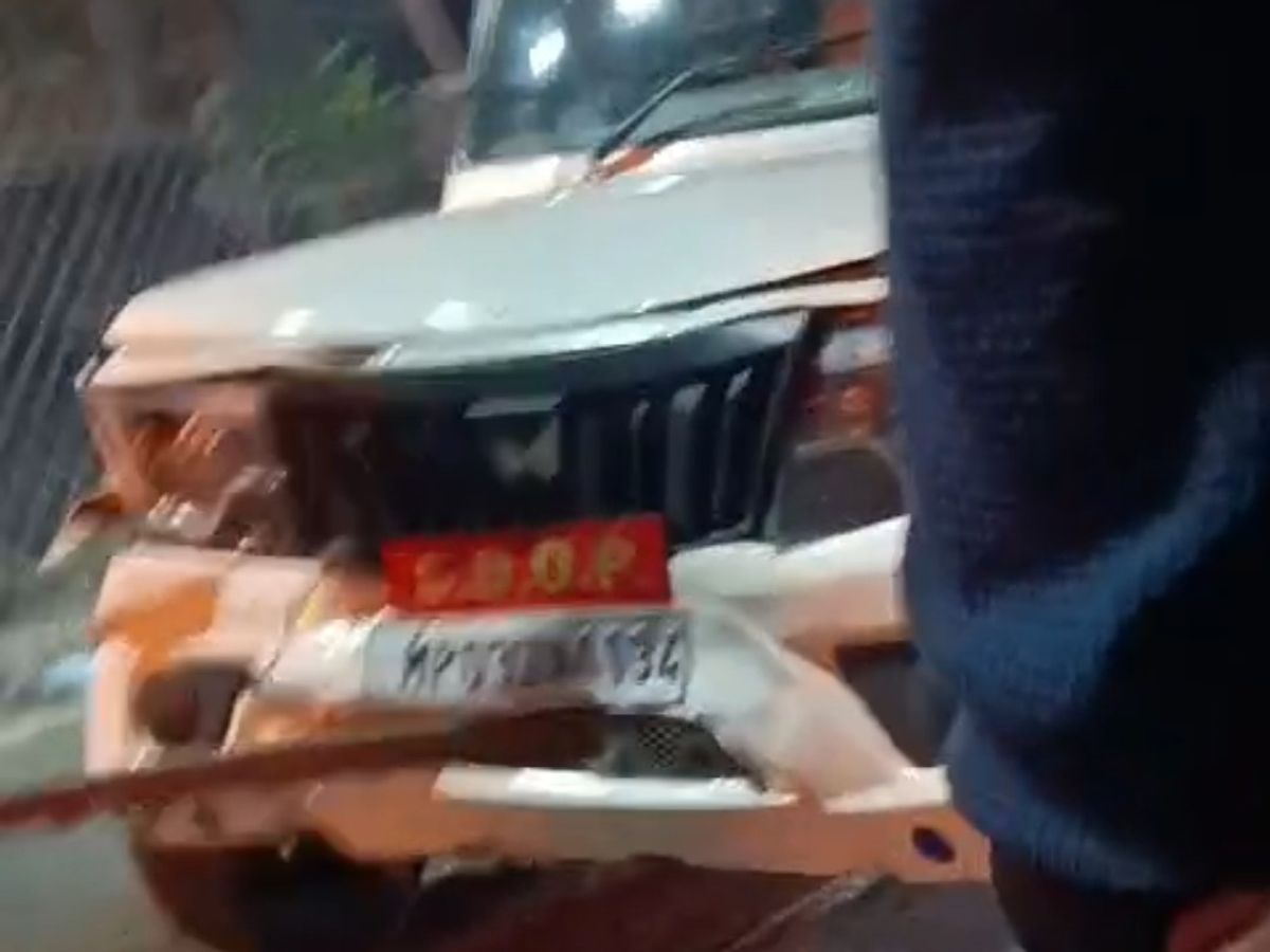 अशोकनगर में सिंधिया के काफिले की तीन गाड़ियां आपस में टकराईं, SDOP घायल