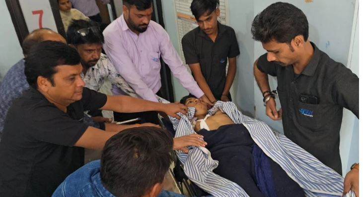 रतलाम के बोधी इंटरनेशनल स्कूल से हैरान कर देने वाला मामला आया सामने, तीसरी मंजिल से आठवीं के छात्र ने कूदकर जान लेने की कोशिश