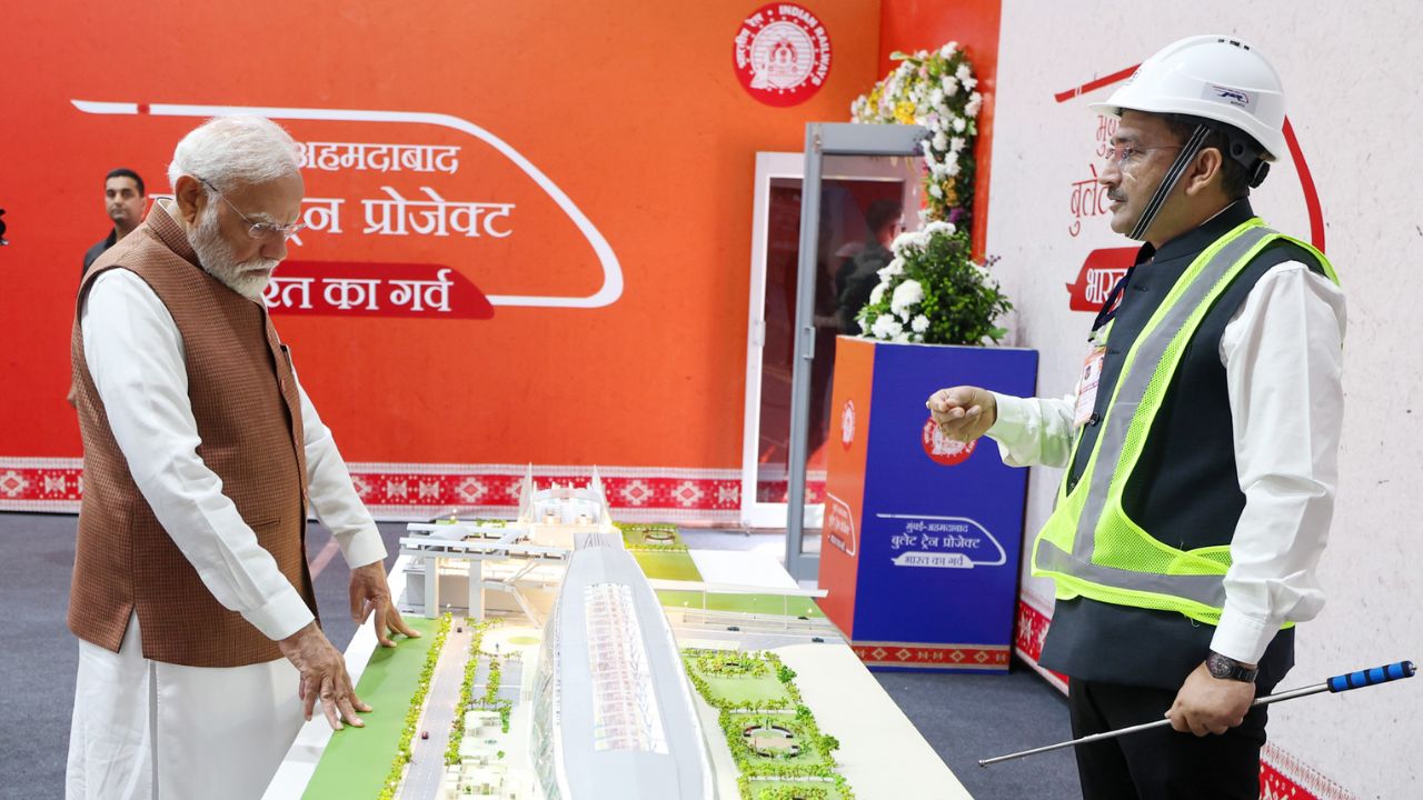 सूरत में दौड़ेगी देश की पहली बुलेट ट्रेन :  PM मोदी ने स्टेशन का किया निरीक्षण, 2026 तक ट्रायल की उम्मीद