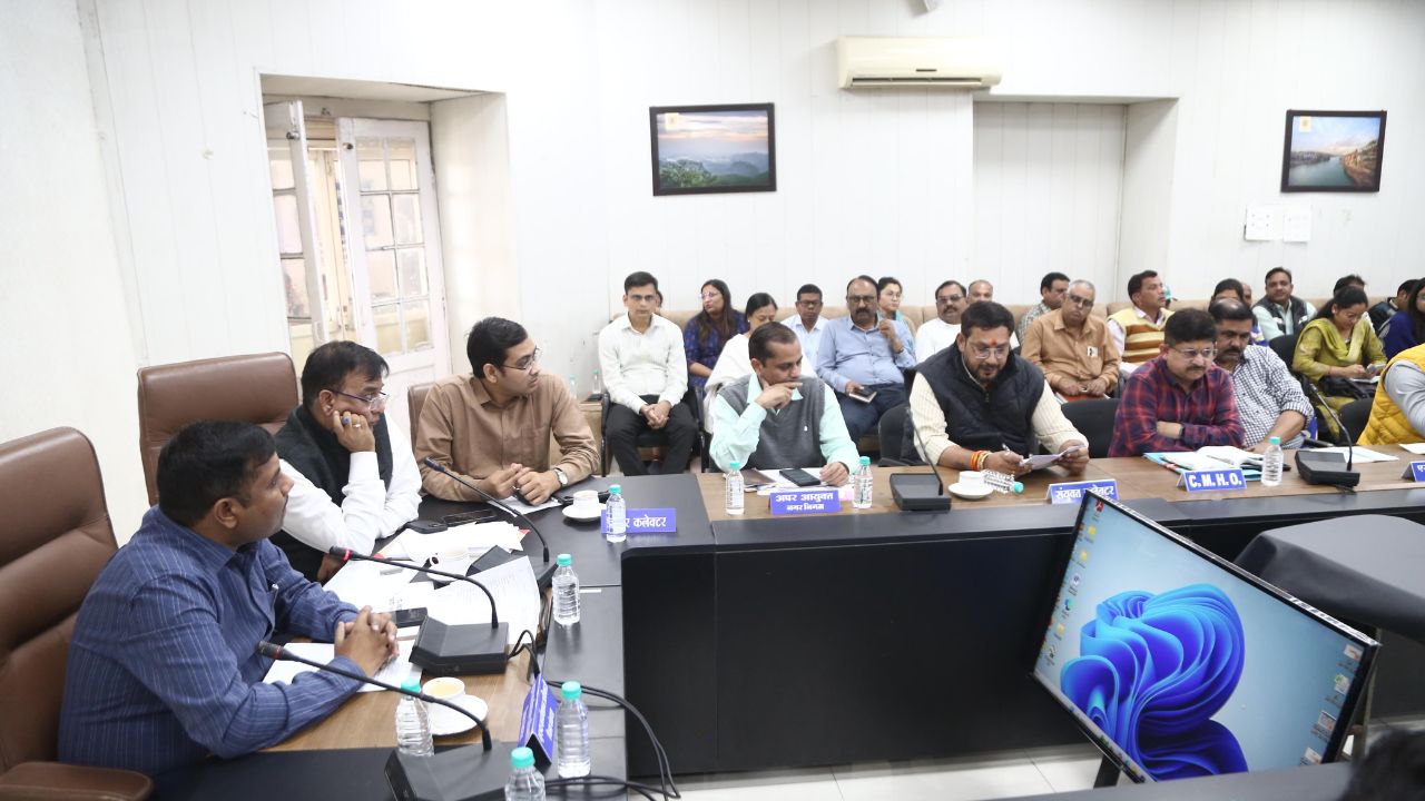 भोपाल में SIR में लापरवाही पड़ी 2 कर्मचारियों पर भारी : कलेक्टर ने BLO और सुपरवाइजर को किया निलंबित