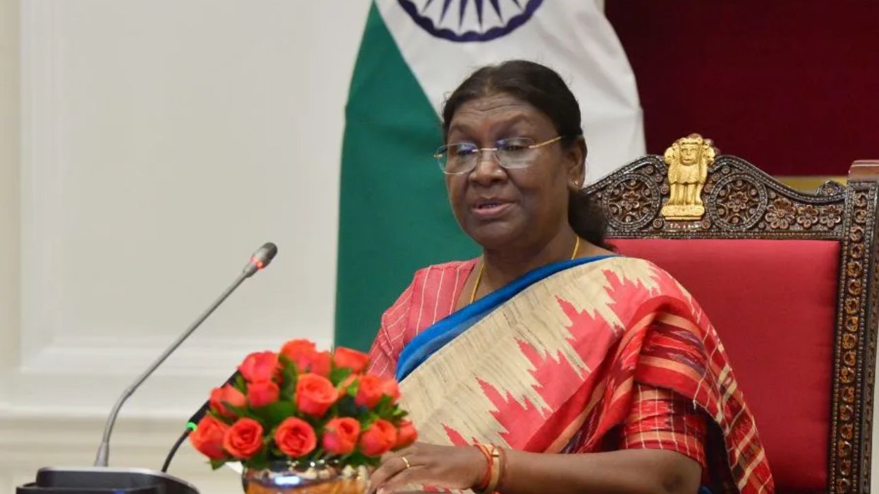 छत्तीसगढ़ दौरे पर है राष्ट्रपति द्रौपदी मुर्मू : 20 नवंबर को दो नई योजनाओं का करेगी शुभारंभ