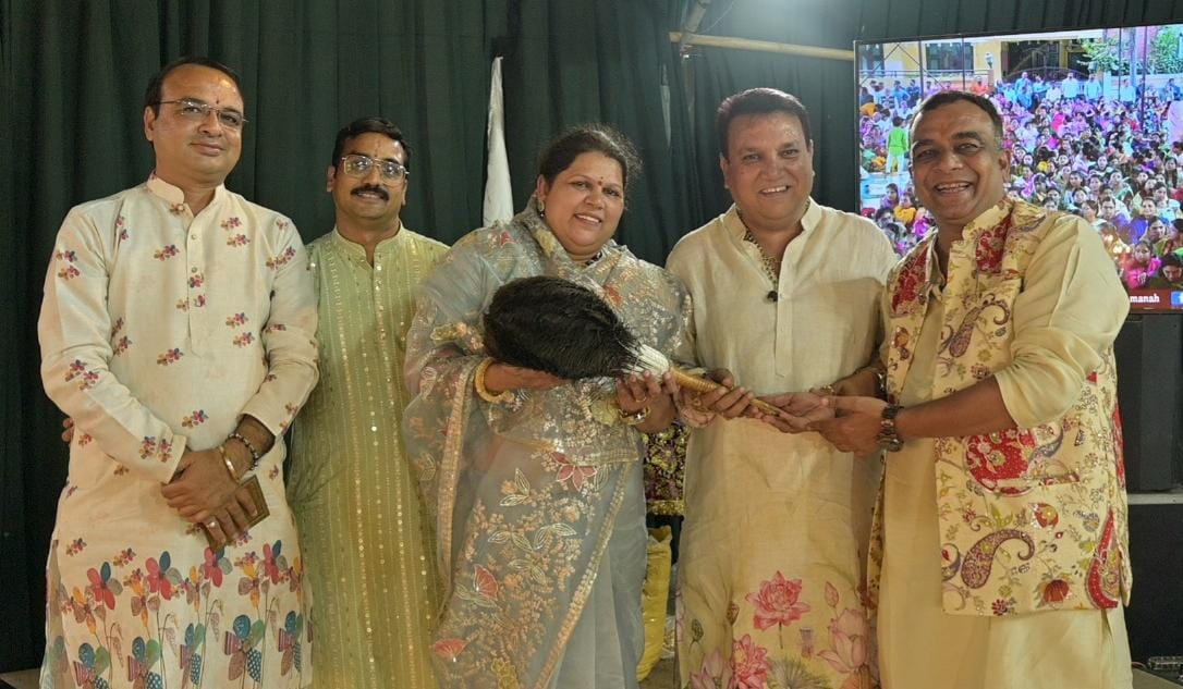 उज्जैन पीच्छी परिवर्तन समारोह: मुनि श्री प्रणूत सागर जी संग ऐतिहासिक चातुर्मास, दिगंबर जैन समाज कासलीवाल परिवार को मिला गुरु आशीर्वाद