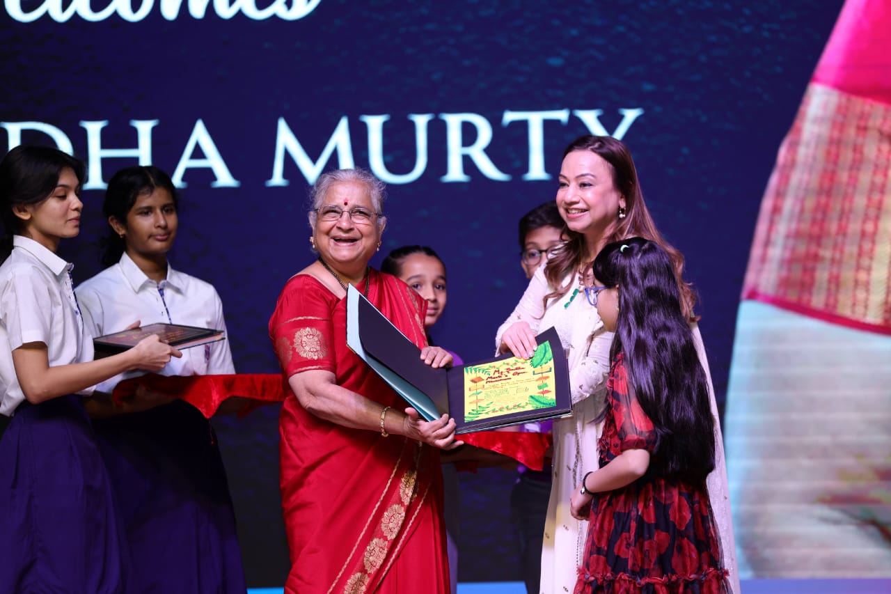 Ahmedabad Reading Festival: अदाणी इंटरनेशनल स्कूल बुकफ़्लिक्स 2025 का भव्य शुभारंभ, सुधा मूर्ति मुख्य अतिथि बनीं |