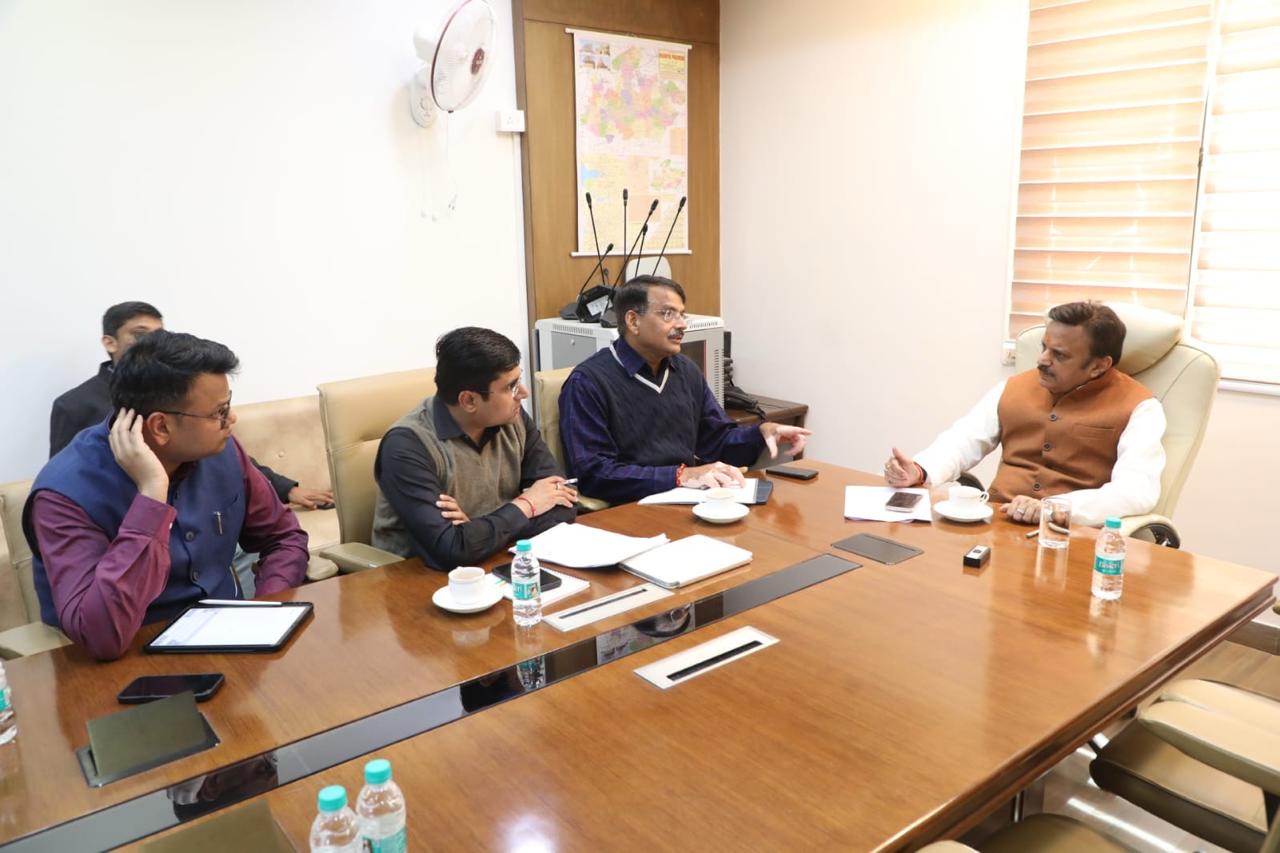 उप मुख्यमंत्री राजेन्द्र शुक्ल ने की समीक्षा बैठक,  एयर एम्बुलेंस और कॉलेज निर्माण जैसे विषयो पर की चर्चा