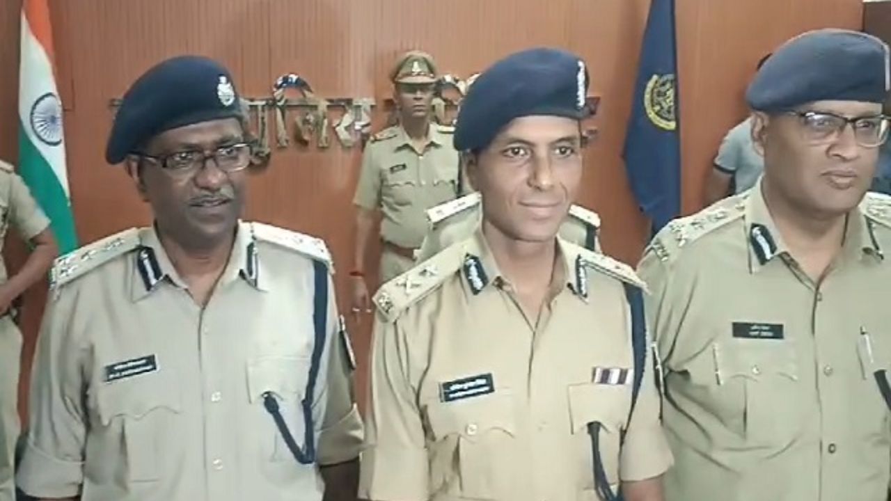 इंदौर: पुलिस कमिश्नर संतोष सिंह ने अपराध और यातायात नियंत्रण पर बढ़ाई सख्ती , 1897 चालकों पर कार्रवाई