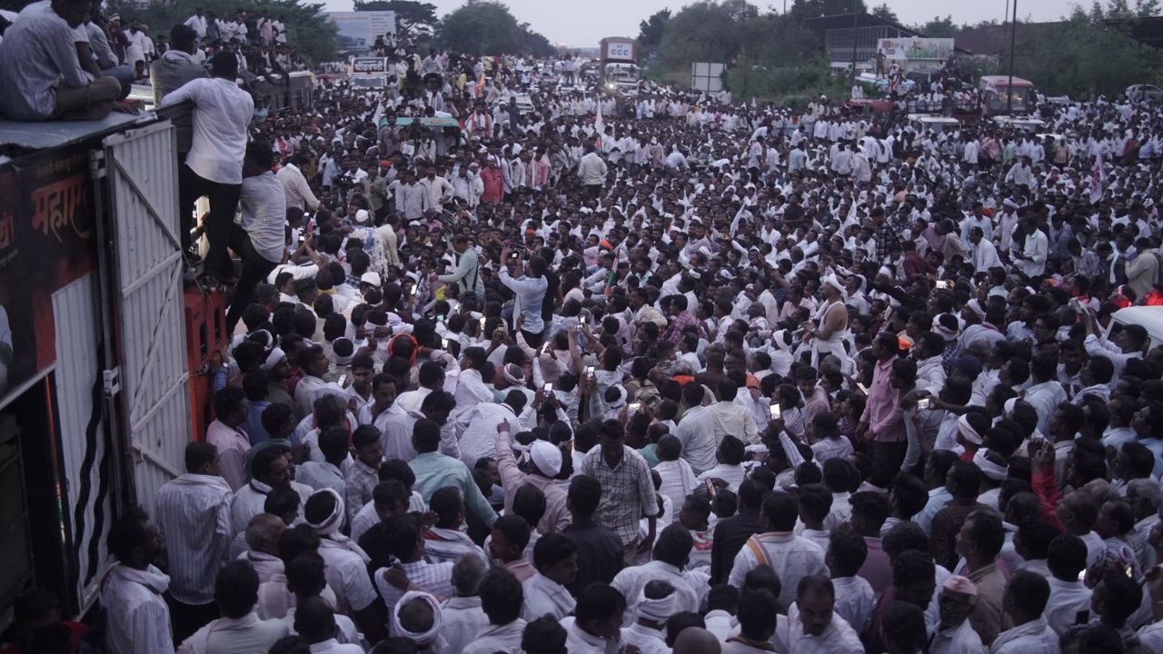 धार में किसानों  ने किया महा-चक्काजाम: MSP और कर्ज माफी की मांग पर AB रोड किया बंद