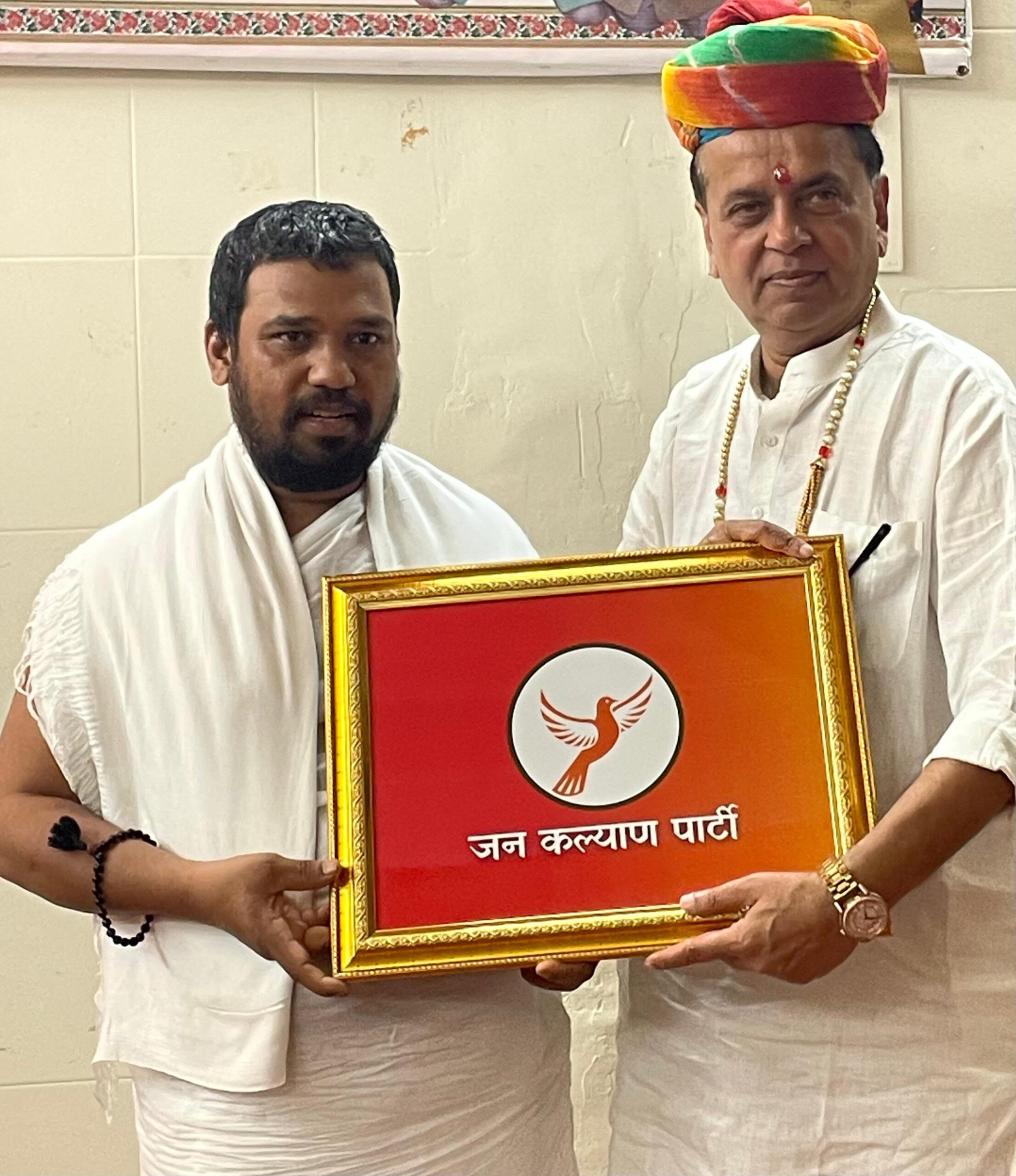 जन कल्याण पार्टी के राष्ट्रीय अध्यक्ष हार्दिक हुंडिया समाज और जीवदया के लिए कार्य करते हुए