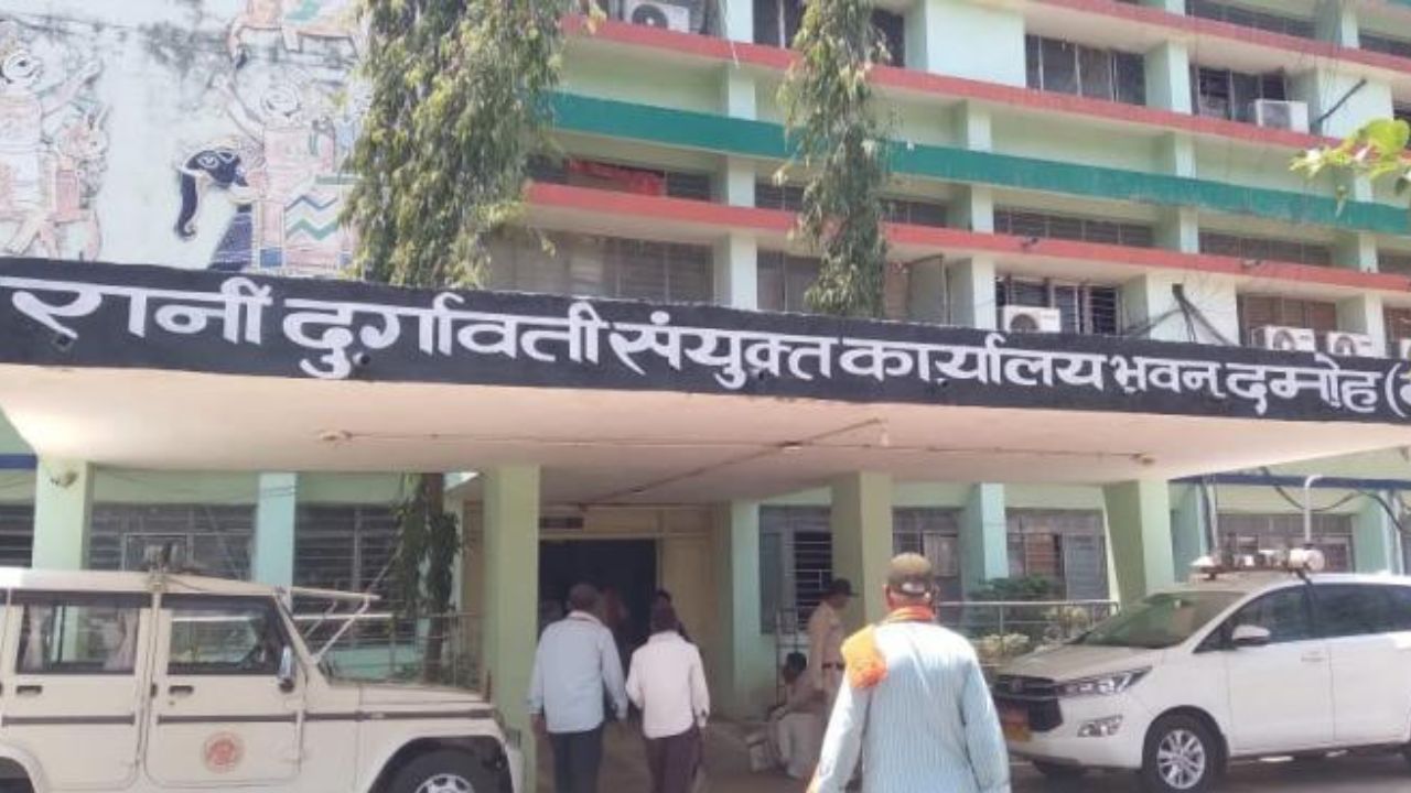 दमोह में एससी छात्रावास खरीद मामले में बड़ी कार्रवाई, तीन अधिकारी निलंबित