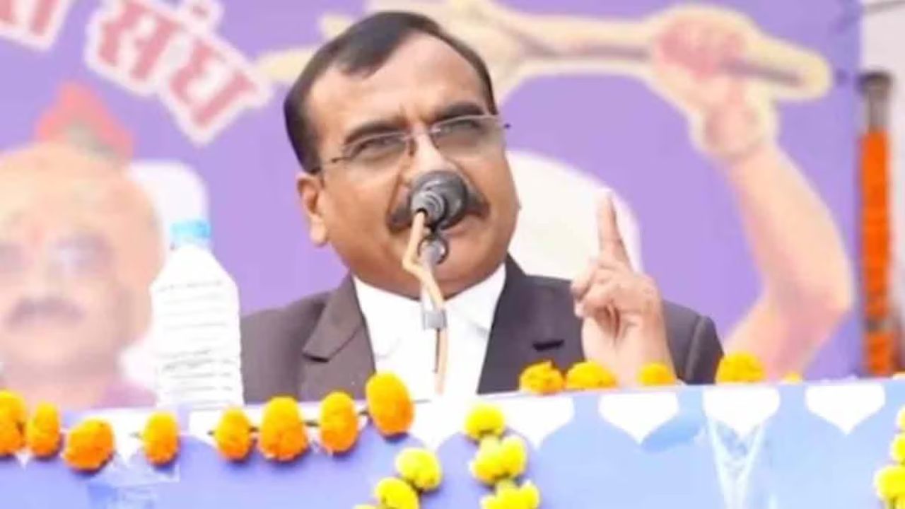 IAS संतोष वर्मा बोले- बयान तोड़-मरोड़कर पेश किया गया, विवाद गहराया