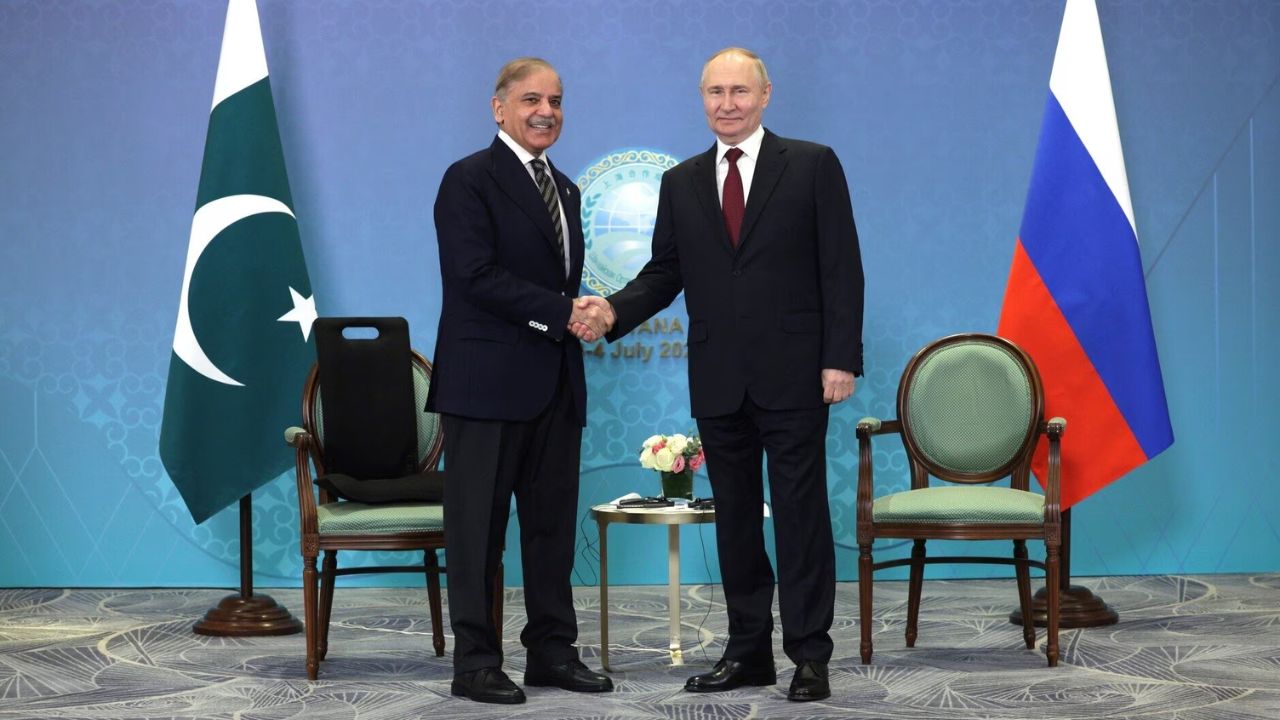 Russia – Pakistan ऊर्जा सहयोग: रिफाइनरी अपग्रेड और स्टील प्लांट पर चर्चा