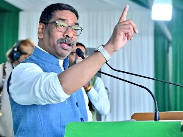 झारखंड की राजनीति: हेमंत सोरेन का दिल्ली दौरा और सियासी चर्चा