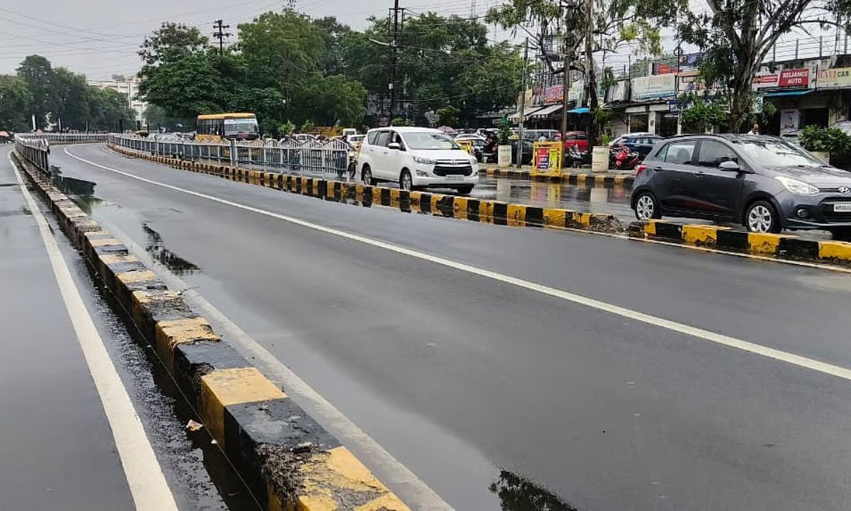इंदौर: BRTS रेलिंग हटाने में धीमी कार्रवाई, कमिश्नर यादव पर प्रशासनिक सुस्ती के आरोप