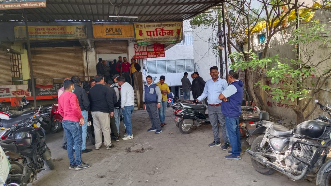 झोन 03, वार्ड 56 में स्वच्छता अभियान के तहत सख्त कार्रवाई, 33 दुकानदारों पर चालान