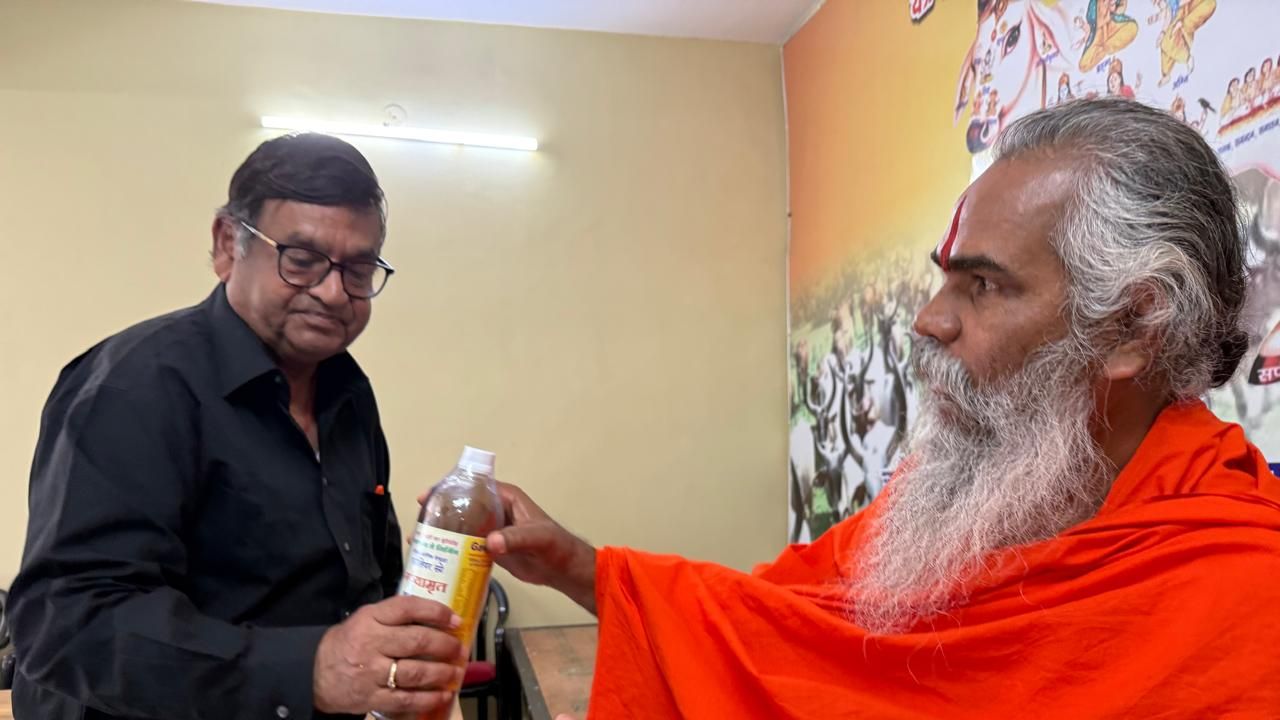 इंदौर गौशाला से जैविक खेती को नई दिशा: पंचगव्य आधारित “Gavyamrit” फोलियर स्प्रे