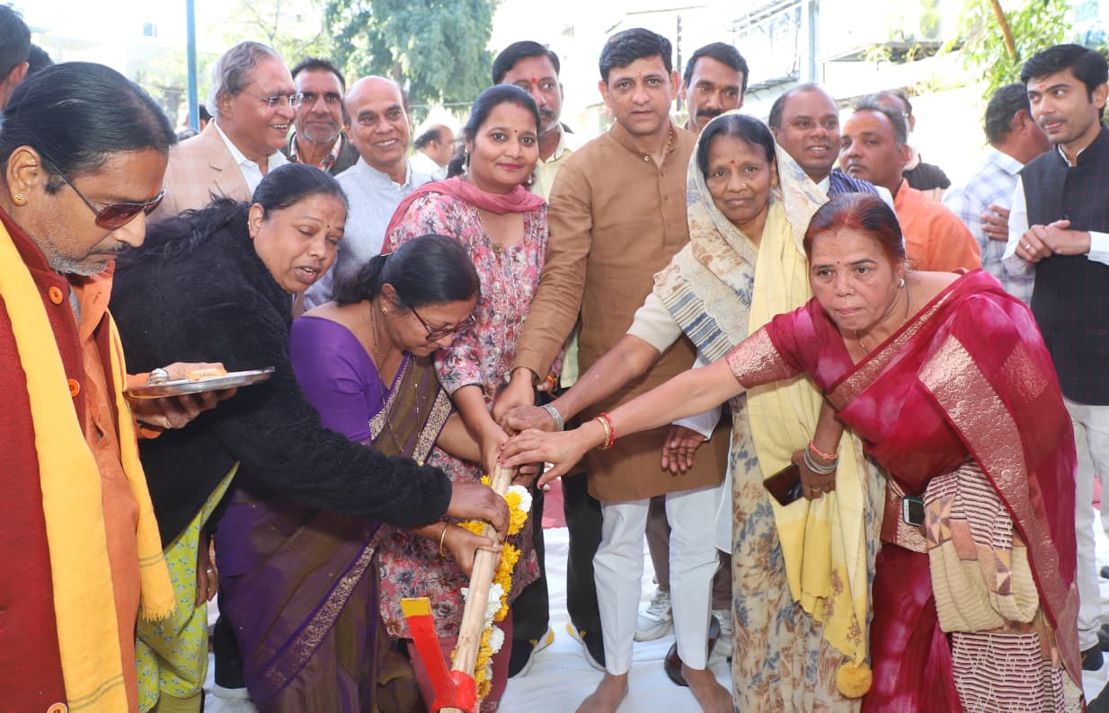 हापौर द्वारा मालवा मिल क्षेत्र कम्युनिटी हॉल का भूमि पूजन कार्यक्रम इंदौर