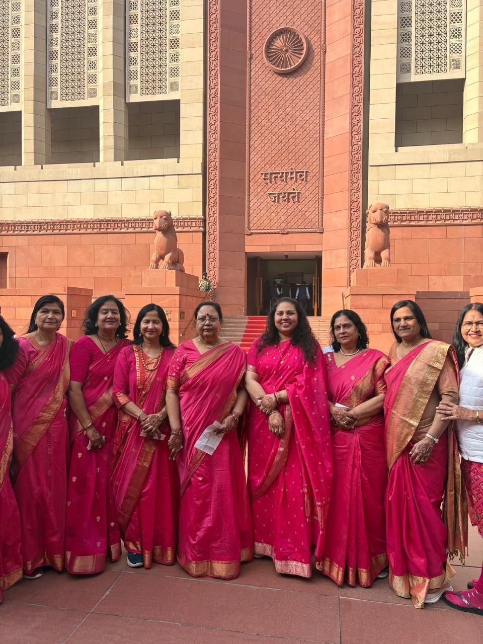 अखिल भारतीय श्वेताम्बर जैन महिला संघ इंदौर की सदस्याएं संसद भवन दिल्ली में अध्ययन प्रवास के दौरान