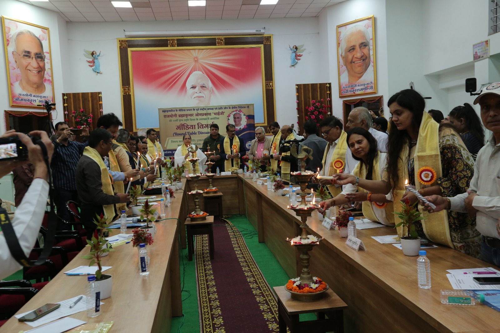 समाज में शांति, एकता एवं विश्वास में मीडिया की भूमिका पर इंदौर में मीडिया विमर्श