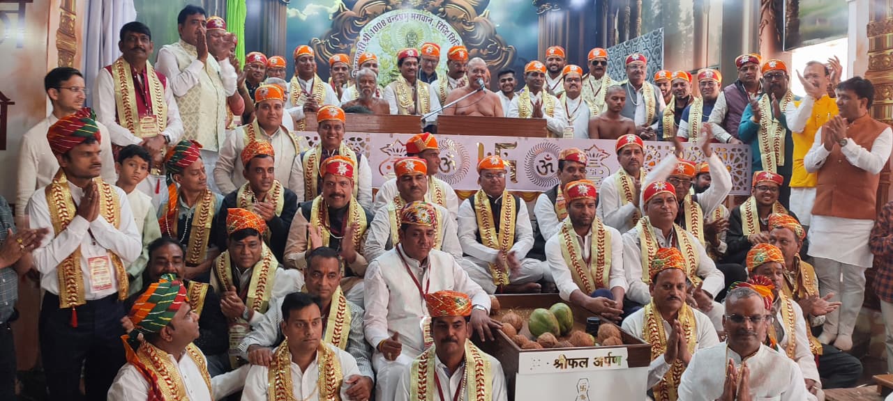 आचार्य वर्धमान सागर महाराज नगर प्रवेश निवाई के दौरान भव्य स्वागत दृश्य