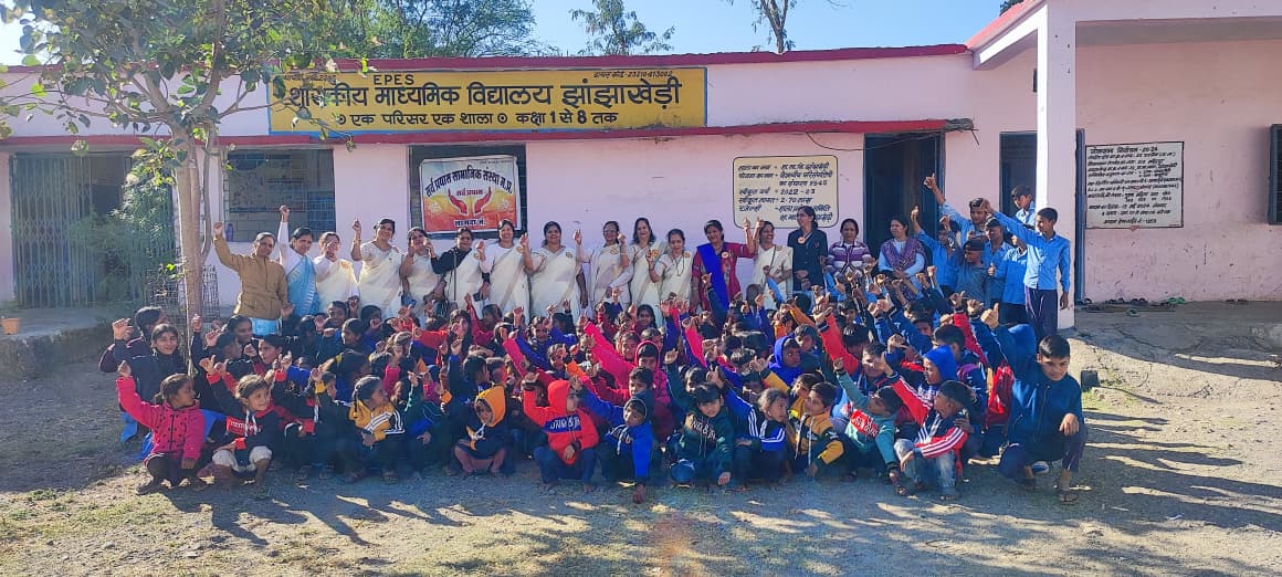 सर्व प्रयास सामाजिक संस्था स्वेटर वितरण नागदा