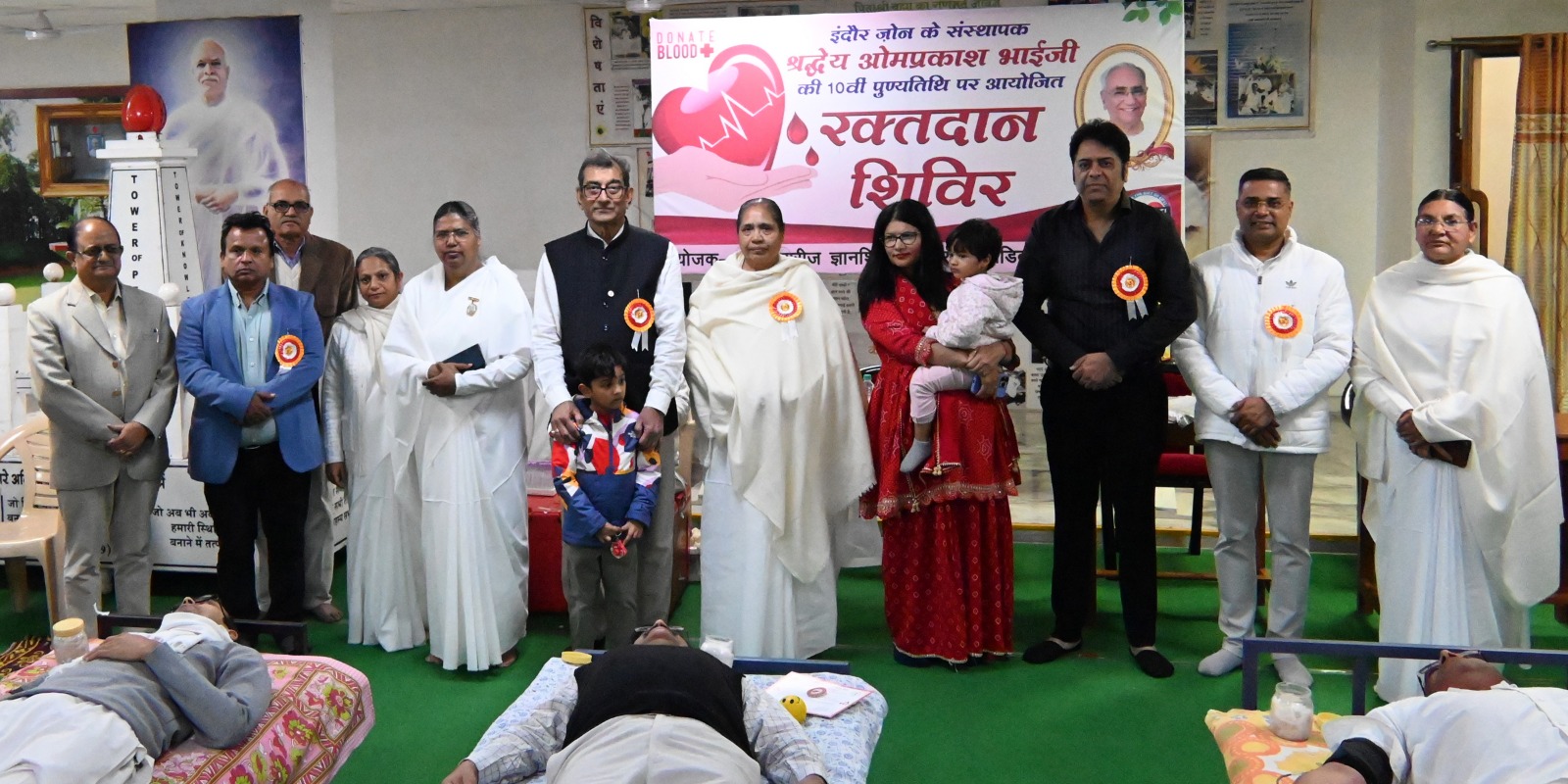 रक्तदान शिविर इंदौर ज्ञानशिखर में स्वैच्छिक रक्तदान