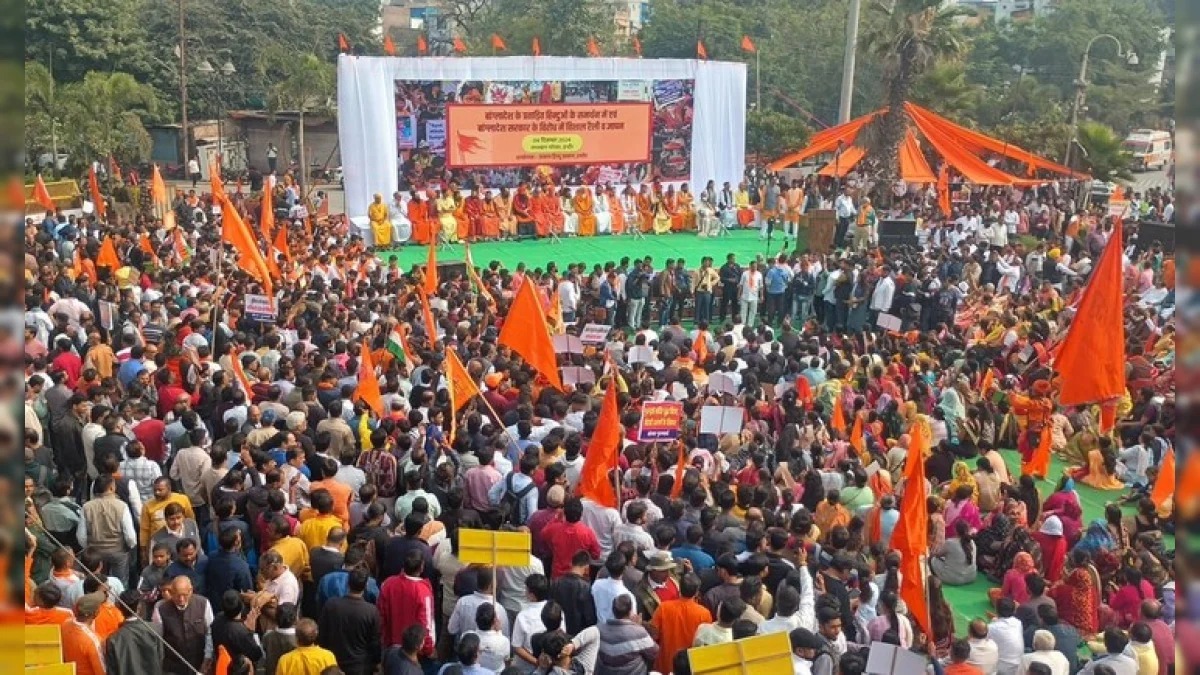 बांग्लादेश में हिंदुओं पर अत्याचार के खिलाफ इंदौर में आकाश विजयवर्गीय के नेतृत्व में निकली रैली