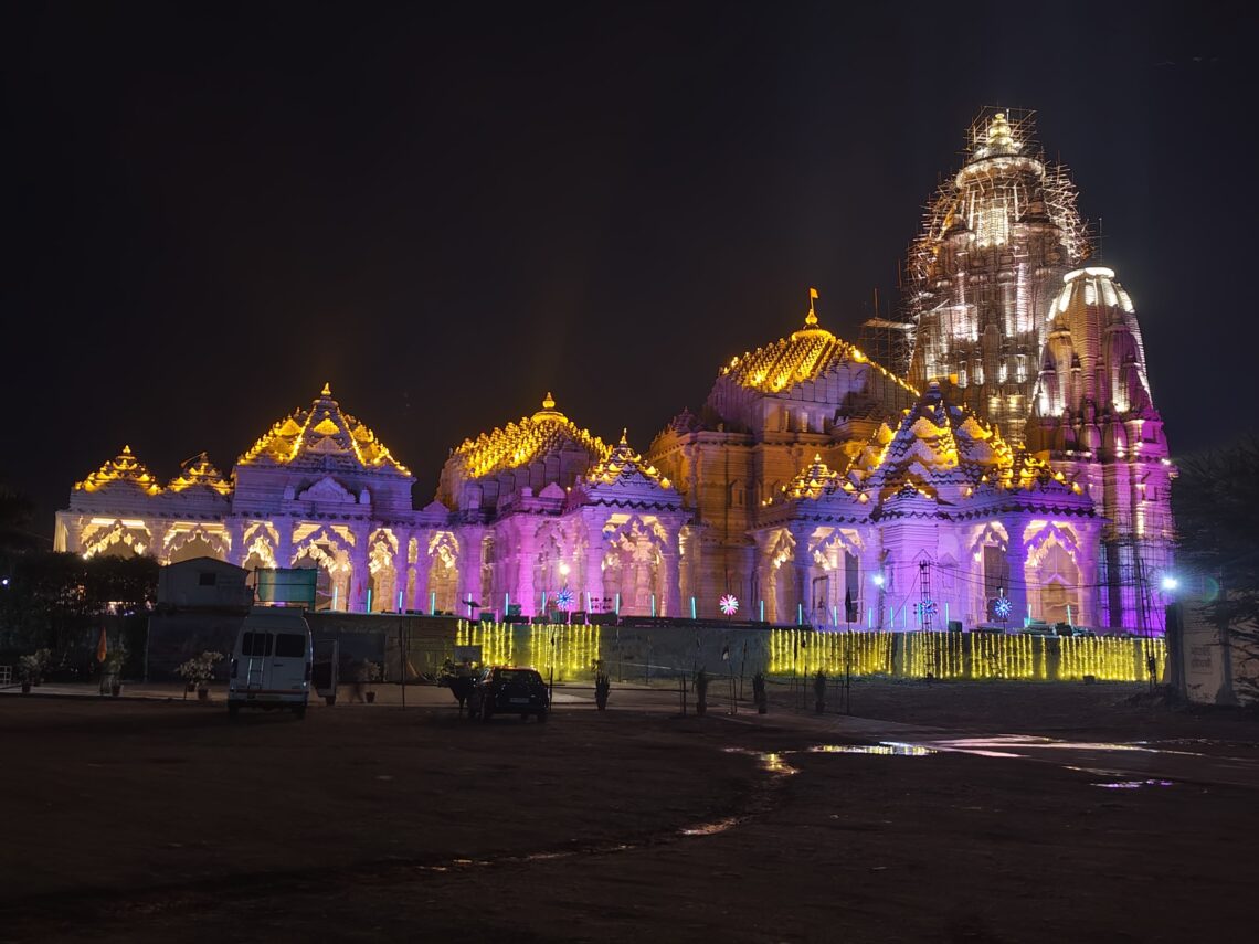 कुण्डलपुर नव वर्ष 2026 महोत्सव में पूज्य बड़े बाबा का अभिषेक