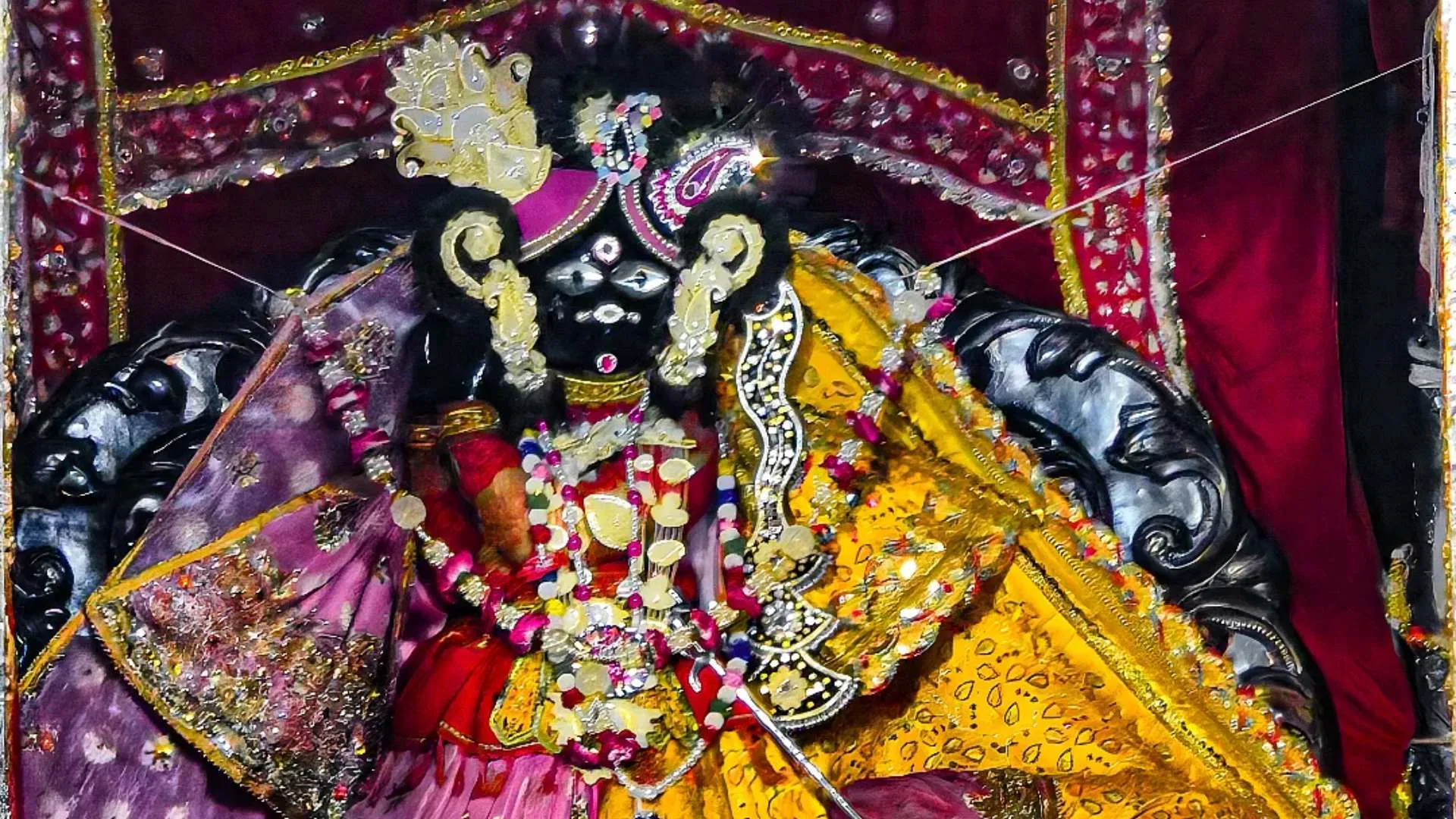 श्रद्धालुओं का सैलाब बांके बिहारी दर्शन के लिए भीड़ ने ला दिया जाम