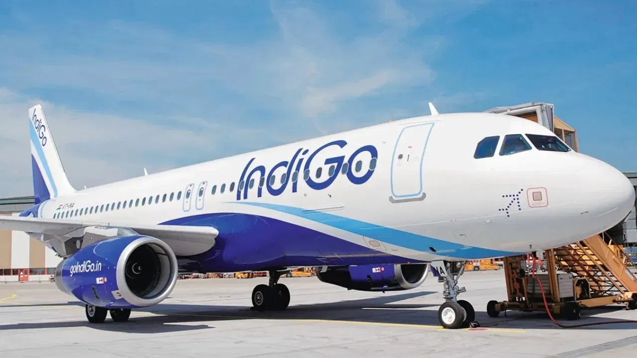 Indigo संकट से हवाई किराए में रिकॉर्ड उछाल: Delhi-Mumbai और Bengaluru रूट पर टिकट ₹1 लाख पार