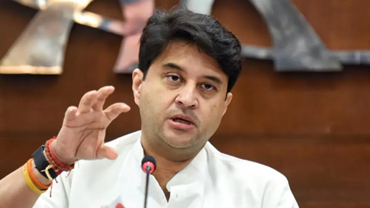 केंद्रीय मंत्री ज्योतिरादित्य सिंधिया ने कांग्रेस के विरोध प्रदर्शन पर किया तीखा पलटवार, बोले- “गड्ढे में धकेलने वाले अब कर रहे प्रदर्शन”