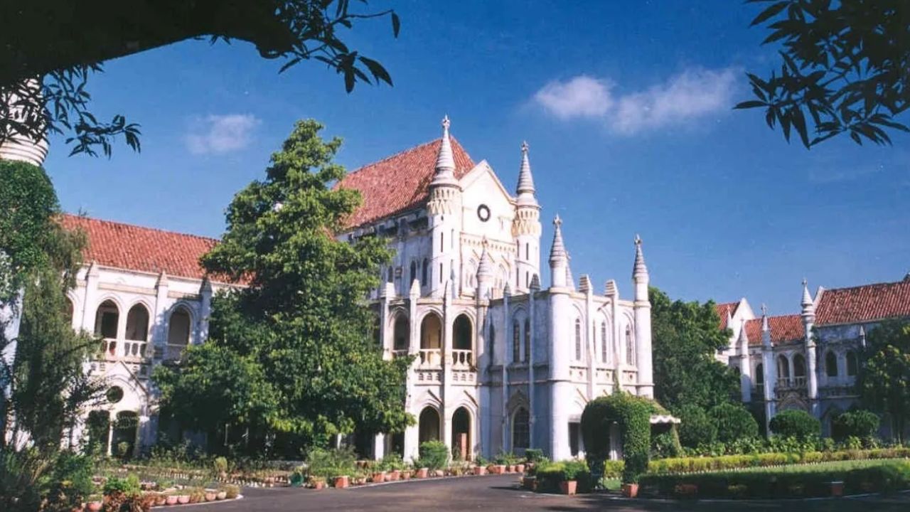 MP High Court का बड़ा फैसला: एडहॉक सेवा को पेंशनयोग्य माना