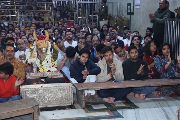 आर्यमन सिंधिया महाकाल दर्शन में डूबे, भस्म आरती में दिखी गहरी आस्था और सादगी