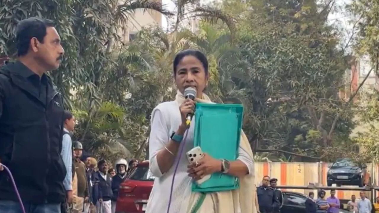 ‘हार से पहले की घबराहट में हैं ममता बनर्जी’, ED रेड पर BJP का बड़ा हमला