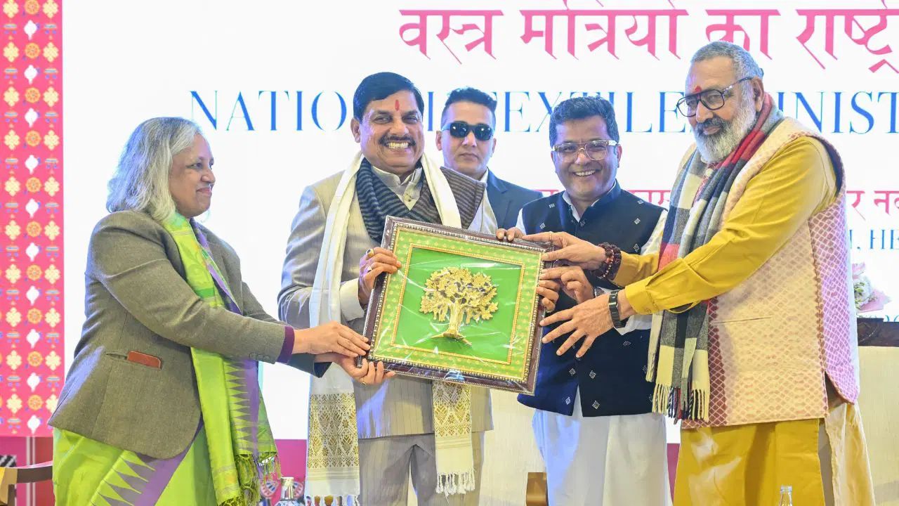 Guwahati वस्त्र सम्मेलन में CM मोहन यादव की सराहना, पीएम मित्र पार्क की प्रगति को केंद्रीय मंत्री ने भी सराहा