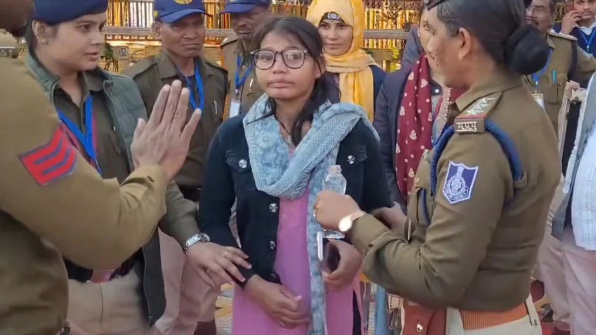 मैं गरीब हूं, डॉक्टर बनना चाहती हूं CM तक नहीं पहुंची फरियाद तो फूट-फूटकर रो पड़ी छात्रा