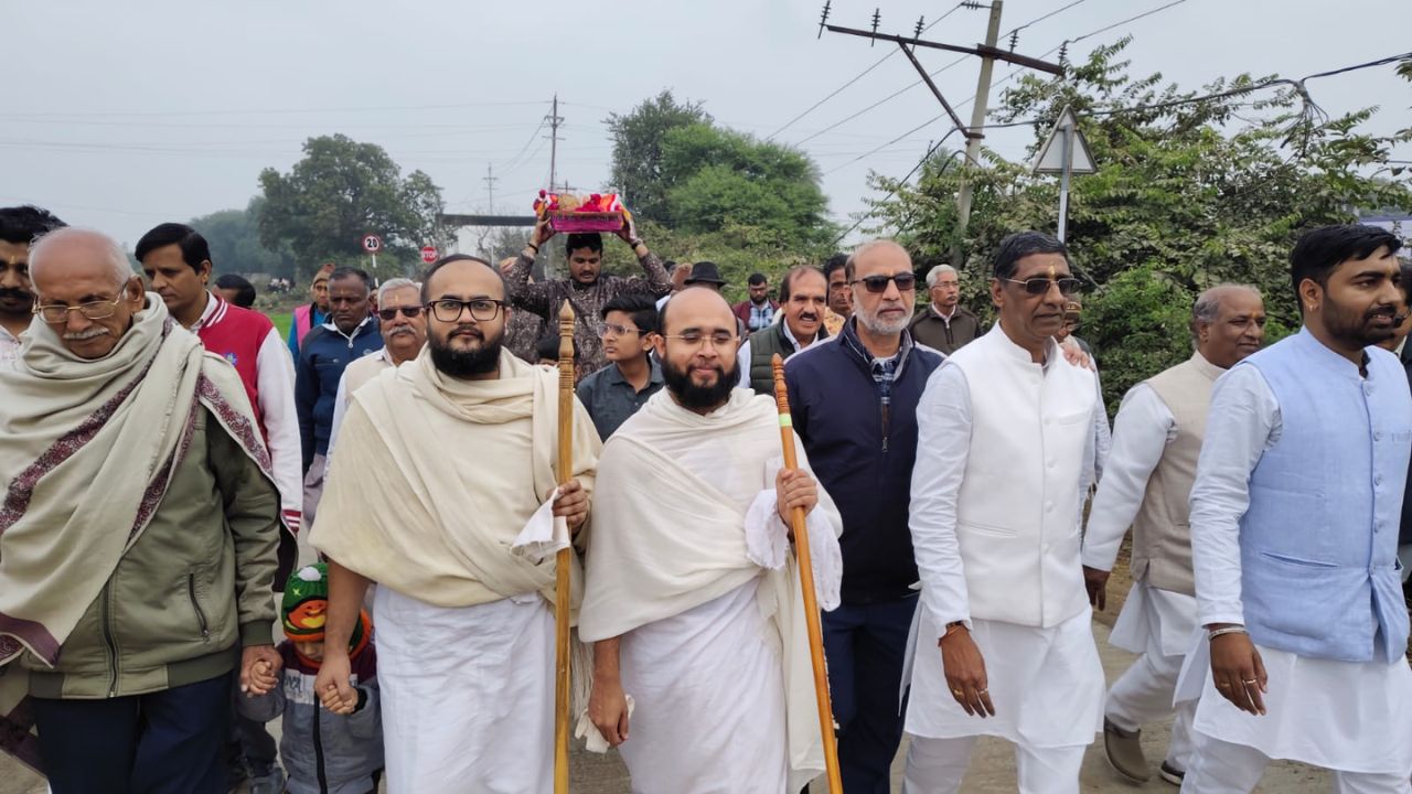 Jamuniakala में ध्वजारोहण: मुनि भगवंतों की पावन निश्रा से गूंजा नगर, जैन समाज में भक्ति और उत्साह की लहर