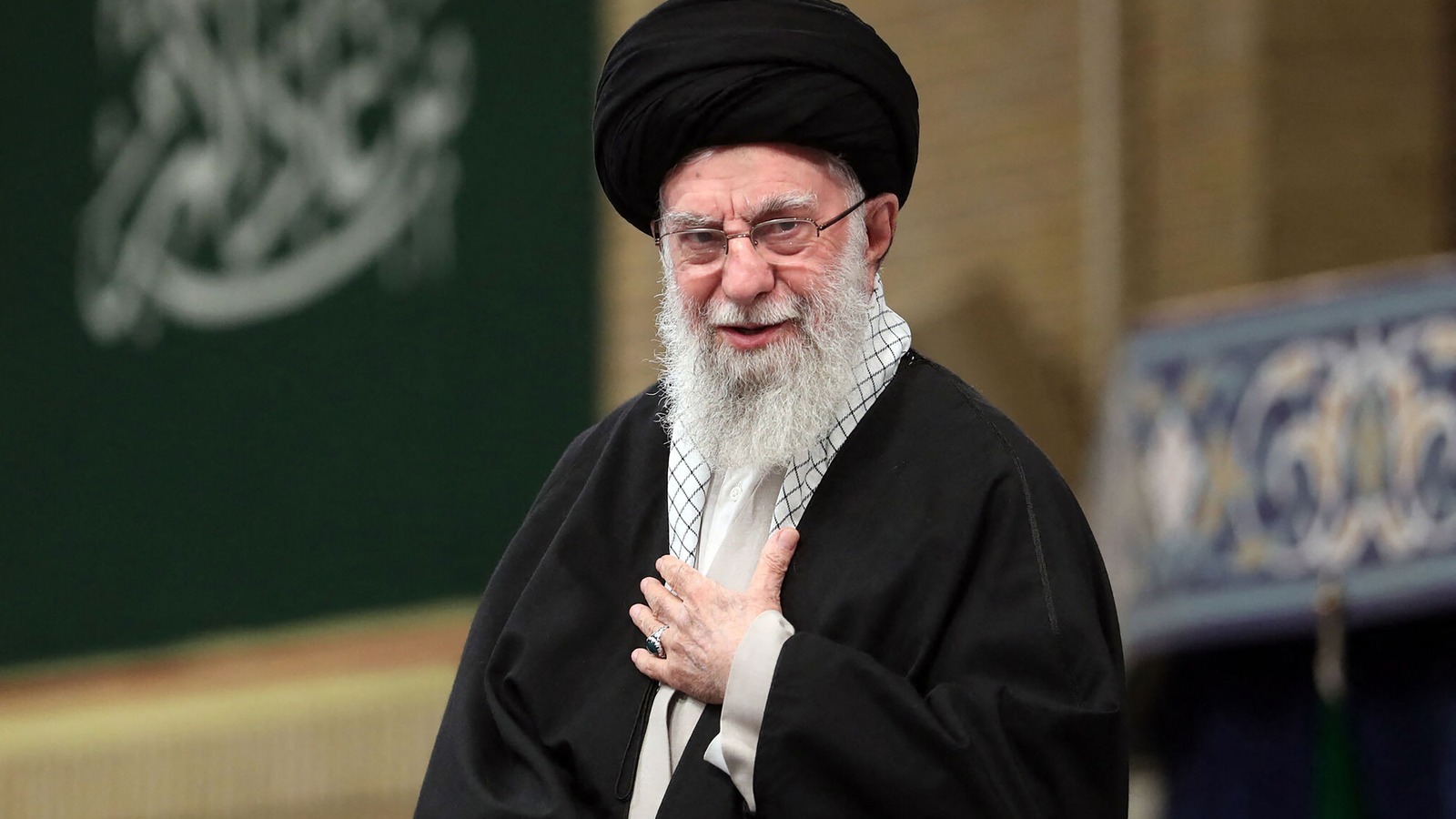 IRAN में बढ़ता संकट खामेनेई ने बनाया देश छोड़ने का प्लान रूस में शरण की तैयारी