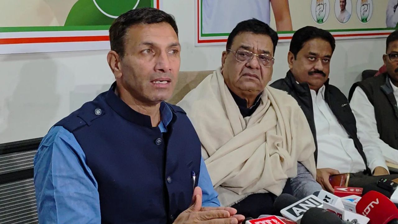 Bhopal नगर निगम में गोमांस विवाद: BJP -Congress पार्षदों ने महापौर से इस्तीफे की मांग की