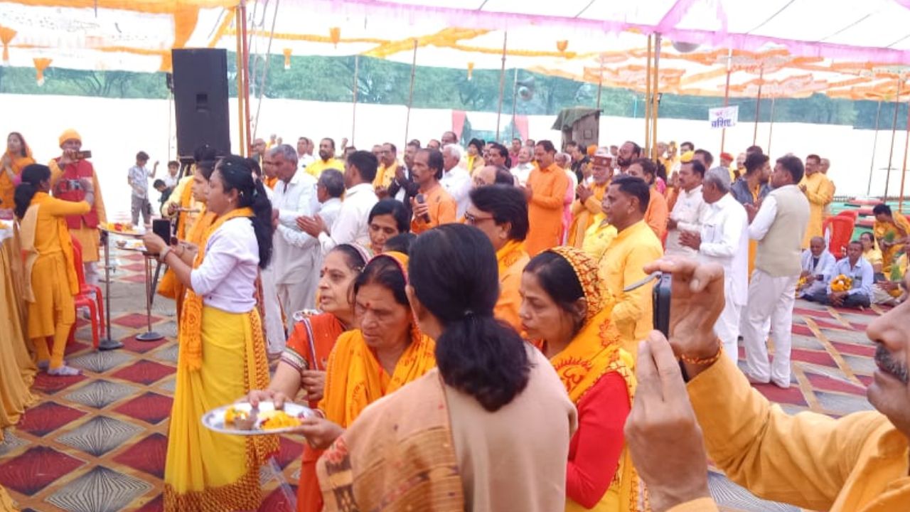नागदा जं. में 108 कुण्डीय गायत्री महायज्ञ प्रारंभ, आध्यात्मिक वातावरण से सराबोर नगर
