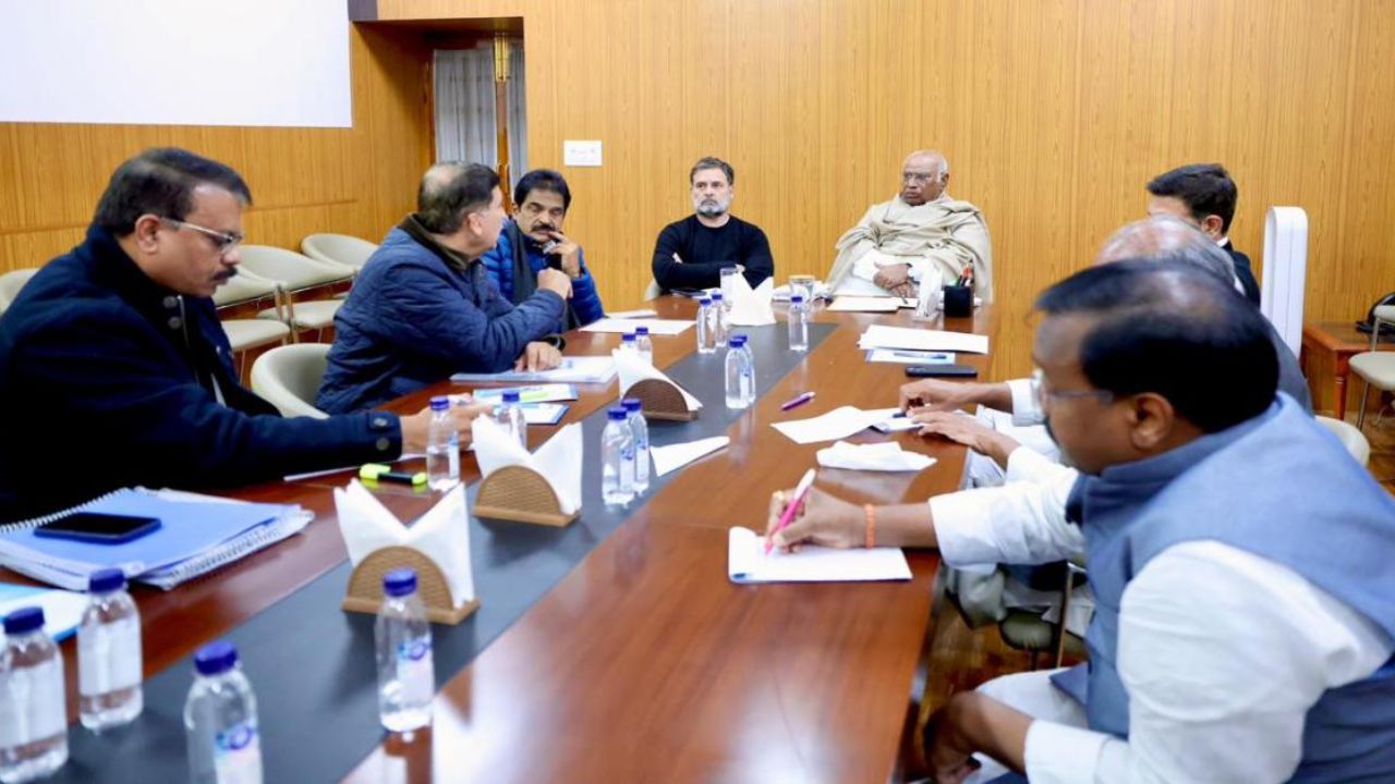 MP कांग्रेस में नेतृत्व फेल, अनुशासनहीनता दिल्ली तक पहुंची, BJP ने किया तंज