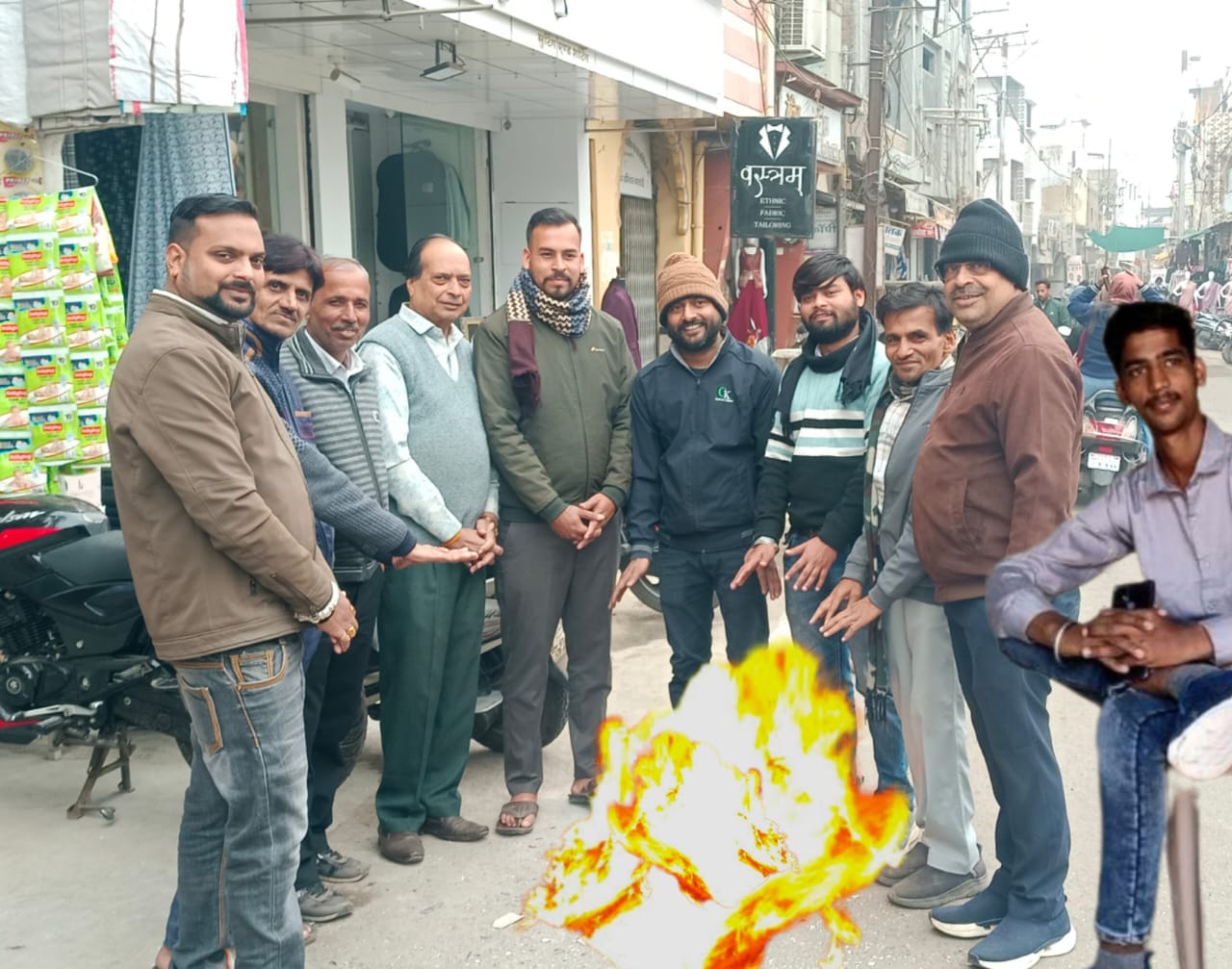 Nagda Cold Wave के दौरान घने कोहरे और अलाव के बीच ठंड से जूझते लोग