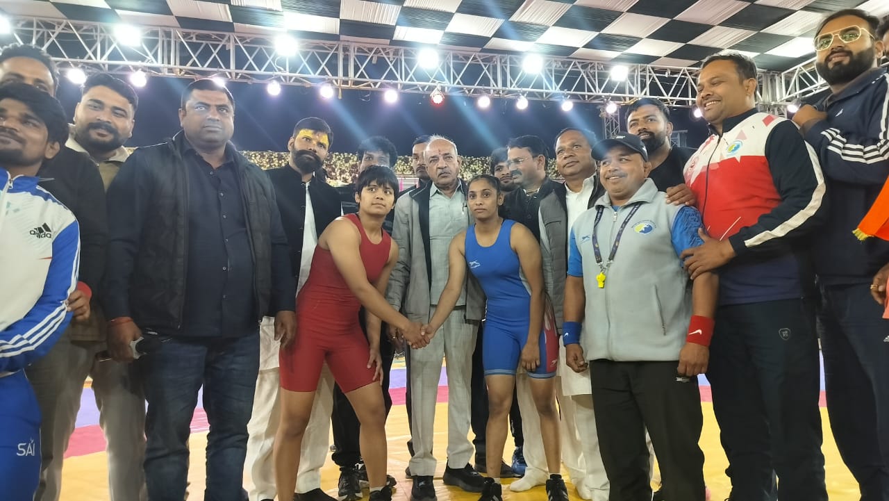 देपालपुर कुश्ती महाकुंभ में महिला पहलवान