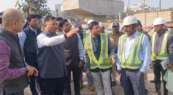 इंदौर में फ्लाईओवर निर्माण पर प्रशासन सख्त: Collector शिवम वर्मा ने मौके पर पहुंचकर दिए कड़े निर्देश