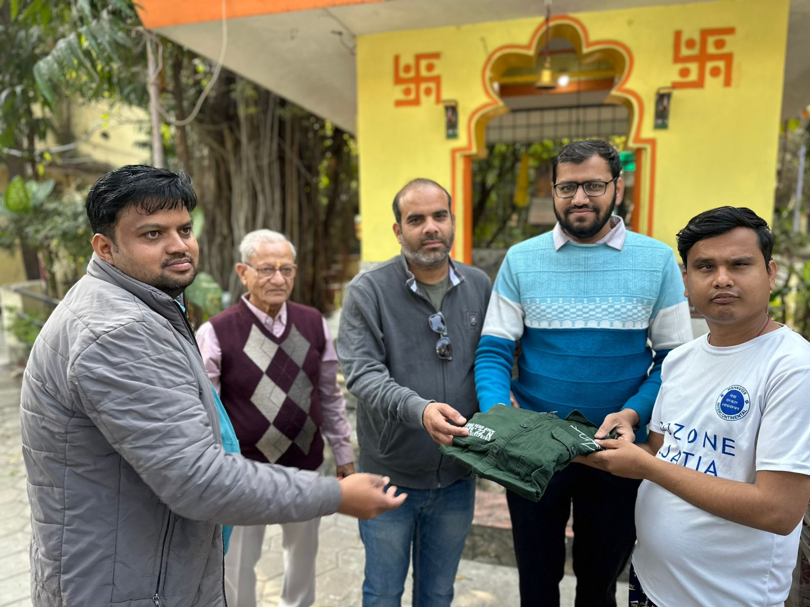 Indore : दृष्टिबाधित जनों के लिए वस्त्र वितरण कार्यक्रम, 57वीं पुण्यतिथि पर हुआ आयोजन