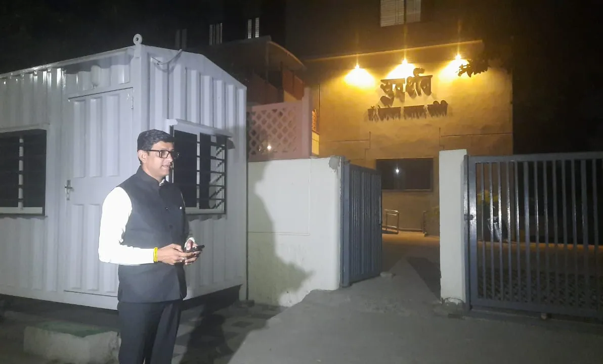 देर रात Indore के RSS कार्यालय पहुंचे कलेक्टर और महापौर