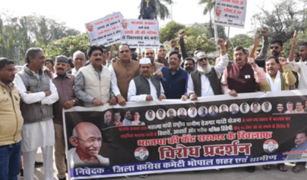 Bhopal गौमांस विवाद में नया मोड़: कांग्रेस बोली– छोटे कर्मचारी नहीं, बड़े चेहरे हों जिम्मेदार