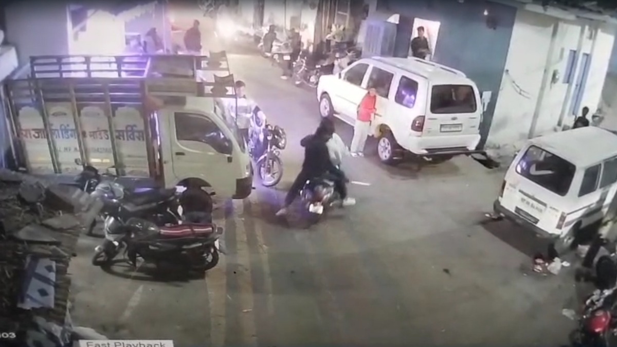 Bhopal में ब्लेड अटैक: बाइक सवार ने 3 लड़कियों पर किया हमला, पुलिस तलाश में