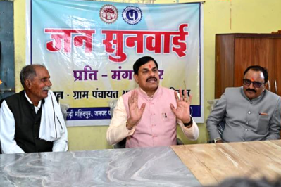 CM मोहन यादव का अनोखा अंदाज: अचानक ग्राम सभा में पहुंचे, पंचों के साथ बैठकर सुनी ग्रामीणों की समस्याएं