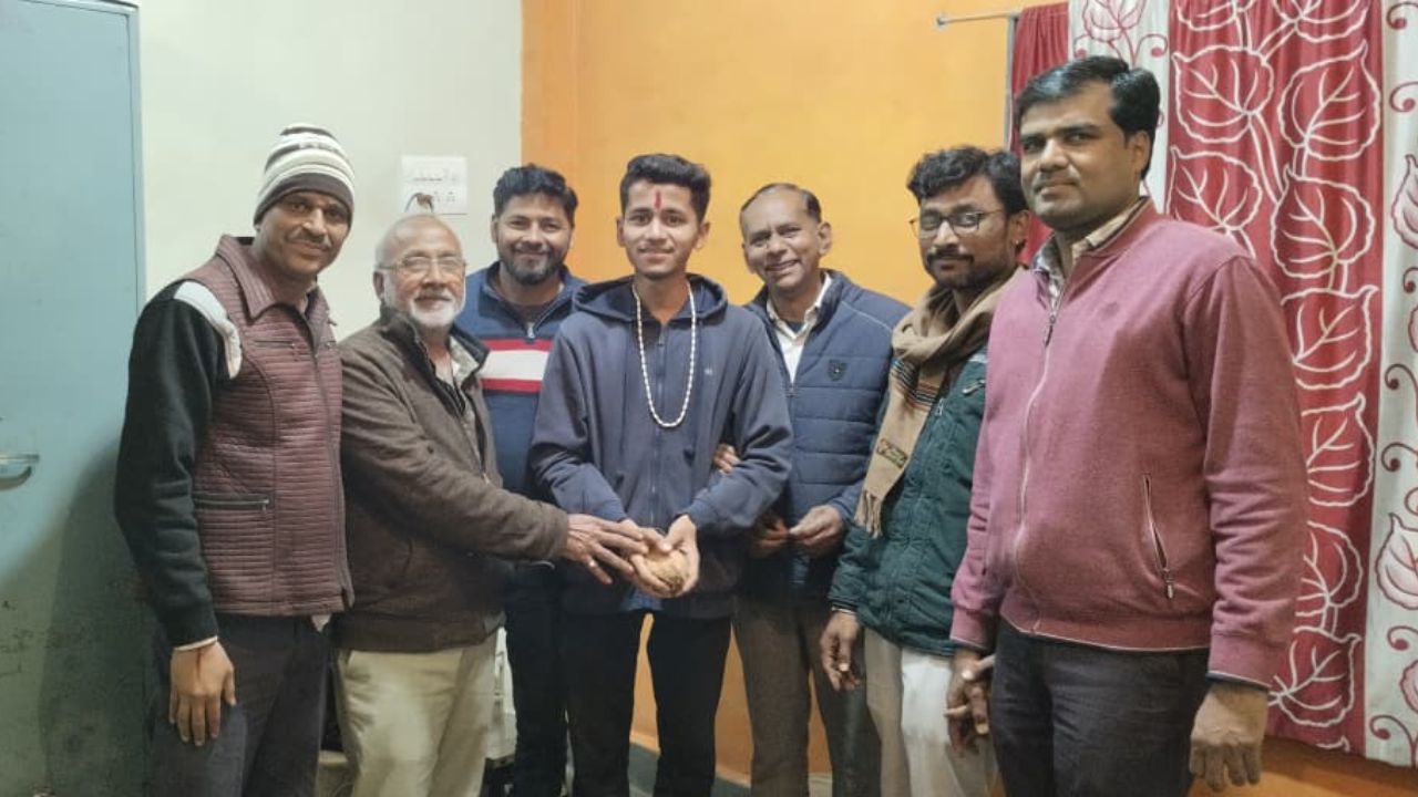 Akhil Bhartiya राजेंद्र जैन नवयुवक परिषद ने 7 यात्रा पूर्ण करने वाले तपस्वी अंकित बोथरा का किया स्वागत