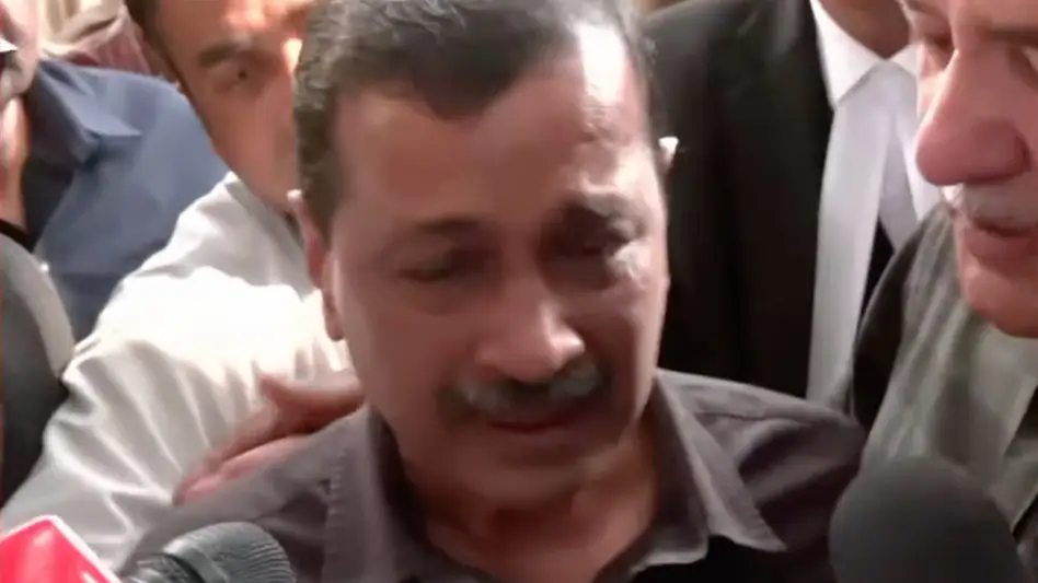 Arvind kejriwal शराब नीति घोटाले में बरी, कोर्ट के फैसले के बाद भावुक हुए